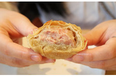 中秋節(jié)已過，看魔都食品店如何將鮮肉月餅打造成排隊2小時盛景！