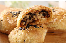 酥餅機(jī)廠家分享金華酥餅制作方法與規(guī)?；瘷C(jī)器生產(chǎn)