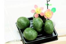 草長鶯飛二月天，拂堤楊柳醉春煙。青團美味人人愛，機器生產(chǎn)高效又衛(wèi)生